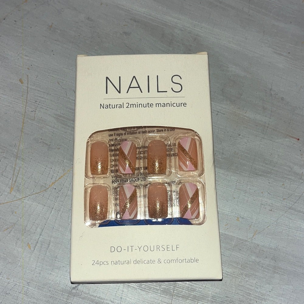 Press on Nails - Picture 8 of 11